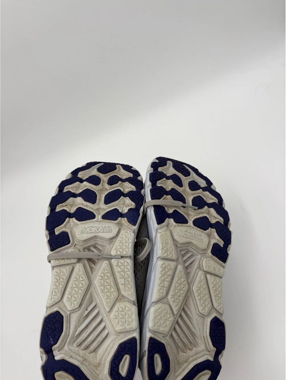 Hoka Clifton 7 $180 Woman’s 9 One One Gray Running Shoes with Yellow Logo